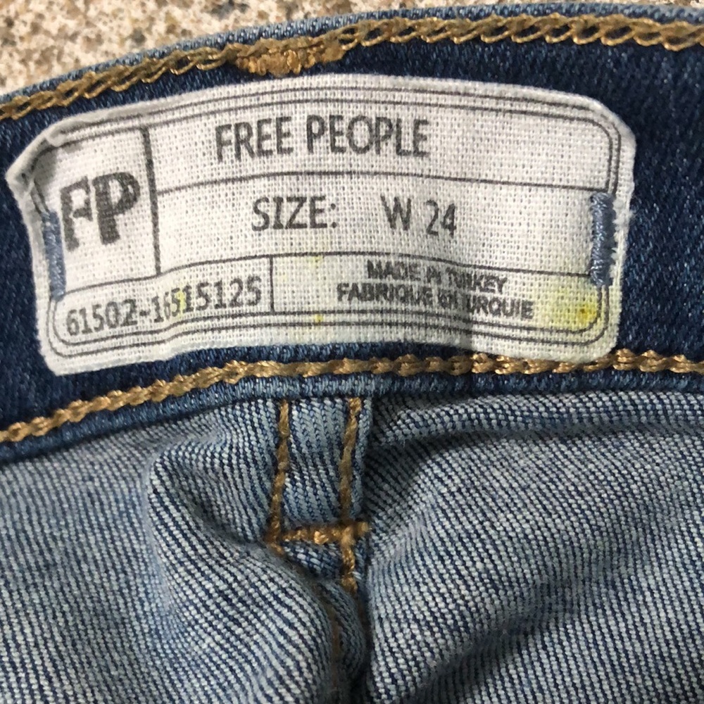 Free People Jeans Skinny Distressed Frayed Hems SZ 24 Blue Denim - Picture 6 of 7